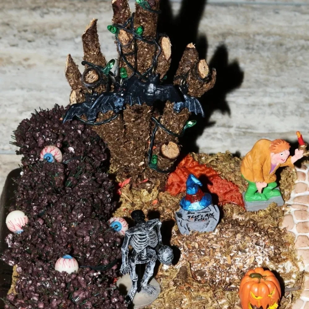 Lemax haunted front yard ❗no plug / as is _ Halloween